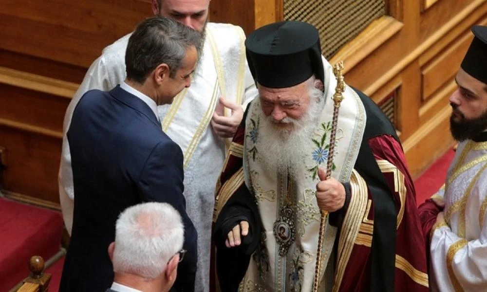 Θέμα διαχωρισμού και “σύγκρουσης” κράτους-εκκλησίας από πρώην υπουργό με αφορμή την τεκνοθεσία των ομοφυλοφίλων (Βίντεο)